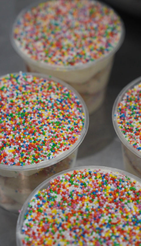 VIRAL DOT CAKE TUBS ARE HERE.
