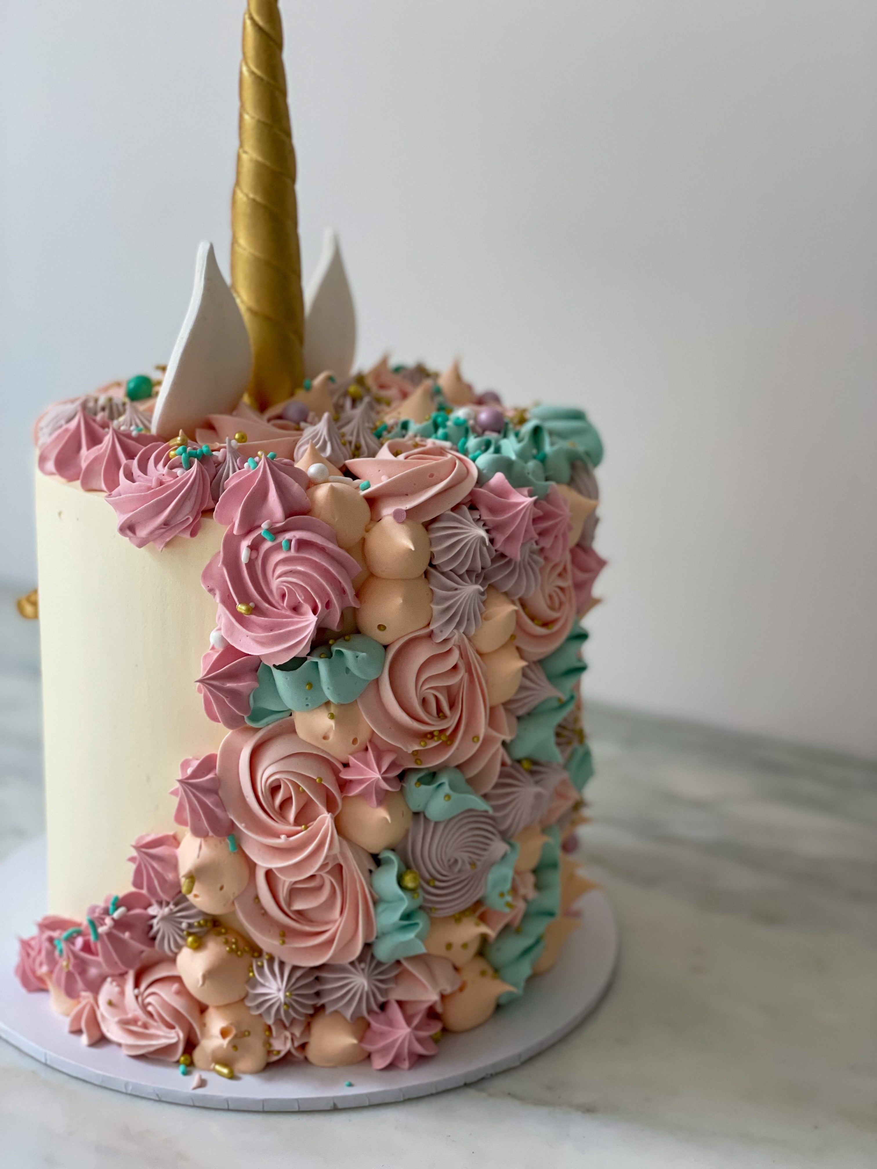 Unicorn cake topper pink - back | Fondant cake toppers, Horse cake toppers,  Cupcake cakes